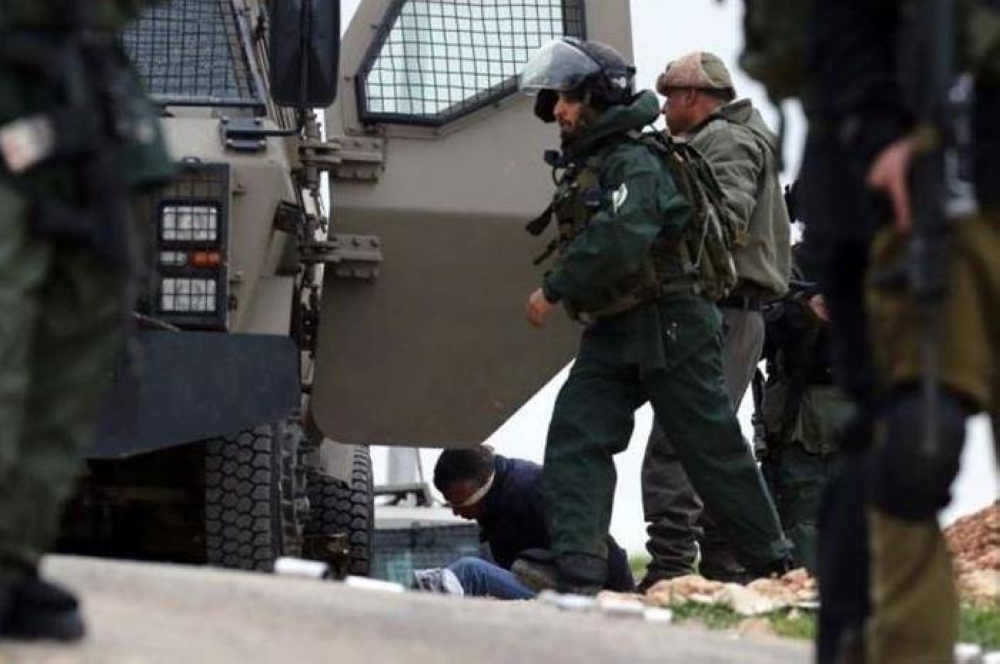 قوات الاحتلال تعتقل 17 مواطن من الخليل