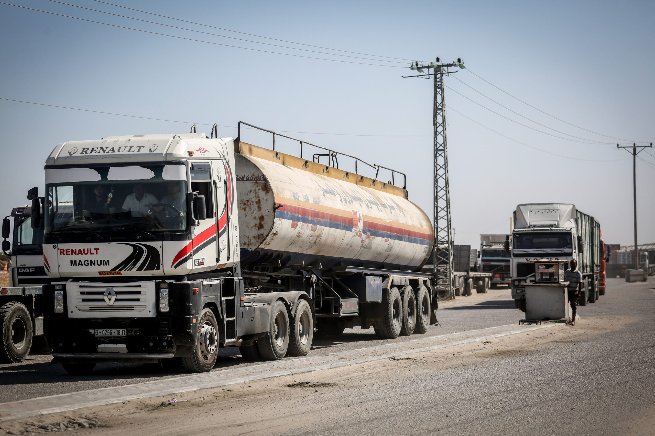 الكابينيت يصادق على زيادة كميات الوقود إلى قطاع غزة