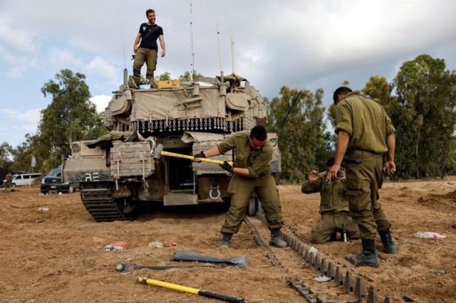 إسرائيل تعلن إصابة ضابط و7 جنود بإصابات خطيرة جنوب غزة
