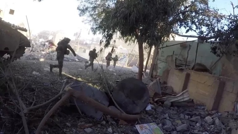 القسام والسرايا تعلنان استهداف آليات عسكرية وجنود وقصف مستوطنات
