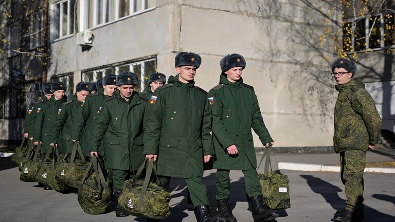 مدفيديف يعلن انضمام أكثر من 452 ألف فرد إلى الجيش الروسي منذ بداية العام الجاري