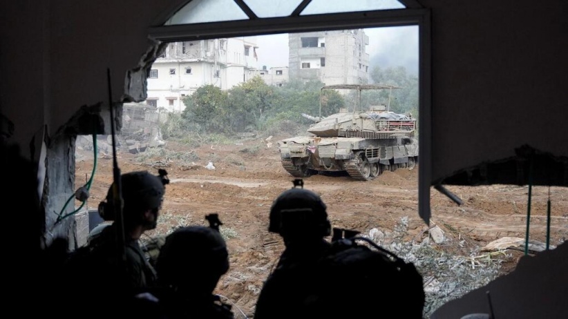 مستشار نتنياهو عن قتل أسراهم بالخطأ: "حماس تفاجئنا من باب أو نفق"