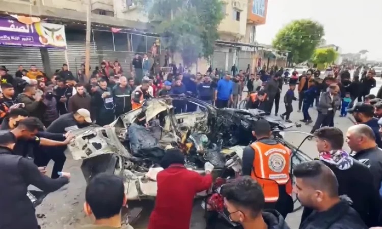 4 شهداء بقصف سيارة مدنية وسط رفح