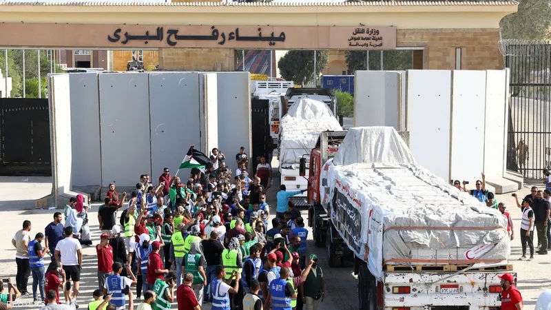 قطر تعلن إدخال أدوية ومساعدات إلى قطاع غزة