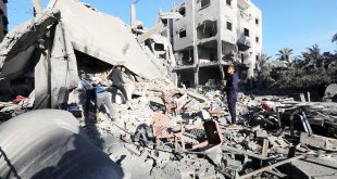 شهداء وإصابات إثر قصف الاحتلال منزلا في دير البلح وسط قطاع غزة