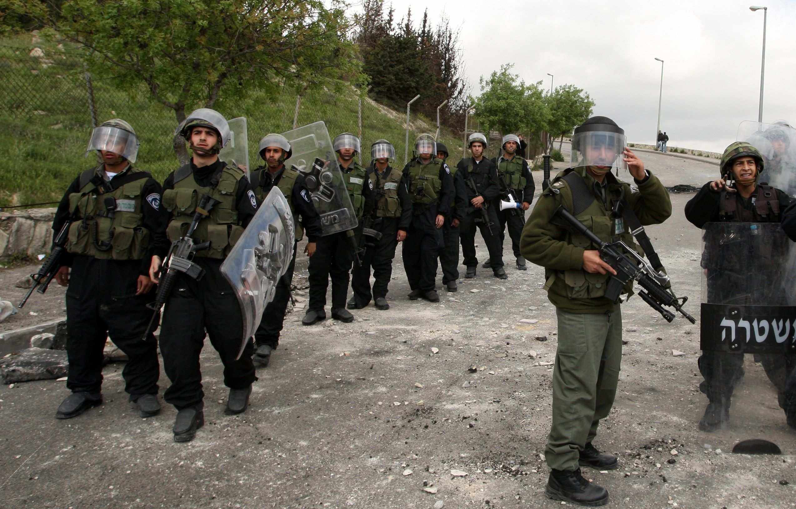 إصابات واعتقالات بمداهمات للاحتلال في الضفة الغربية