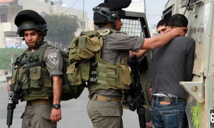 الاحتلال يعتقل 12 مواطنا من مدينة نابلس وقرية قبلان