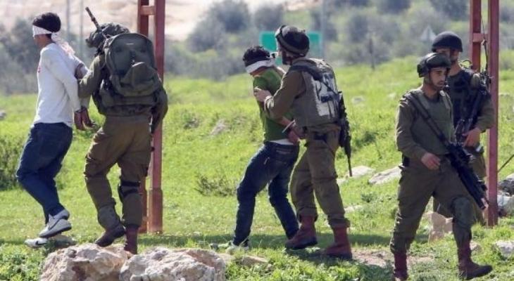 الاحتلال يعتقل 12 مواطنًا في الضفة الغربية، 5660 حالة اعتقال منذ 7 أكتوبر