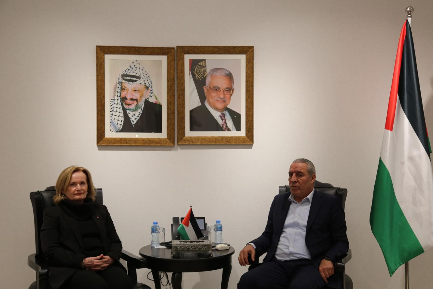 حسين الشيخ يلتقي بالقنصل البريطانية العامة في رام الله