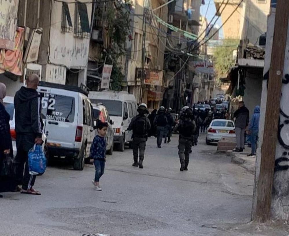 قوات الاحتلال تعتقل شابا خلال مواجهات في مخيم شعفاط
