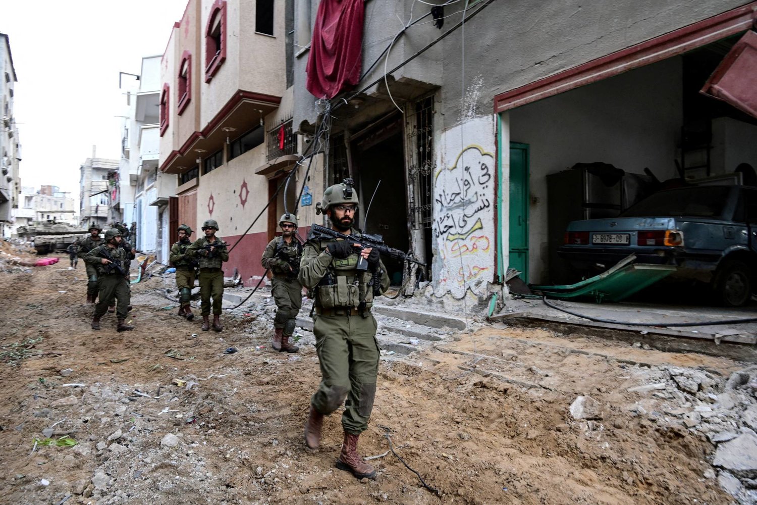 مسؤول إسرائيلي: الحرب ستستمر 6 أشهر ووحدات منسحبة من غزة مستعدة للتناوب على حدود لبنان