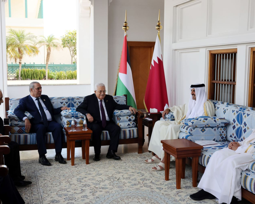 الرئيس عباس يستقبل عددا من الشخصيات القيادية القطرية