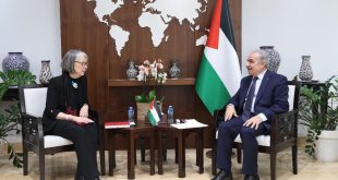 اشتية يبحث مع رئيسة الاتحاد الدولي لجمعيات الصليب والهلال الأحمر تعزيز الجهود الإغاثية في غزة