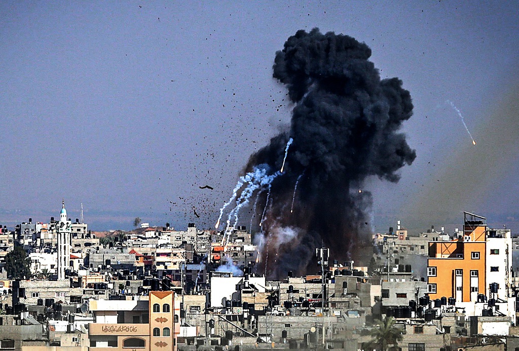 9 شهداء وعدد من الجرحى في قصف الاحتلال مدينة غزة