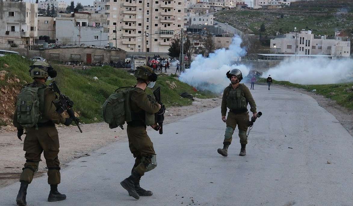 إصابات بالاختناق خلال اقتحام الاحتلال