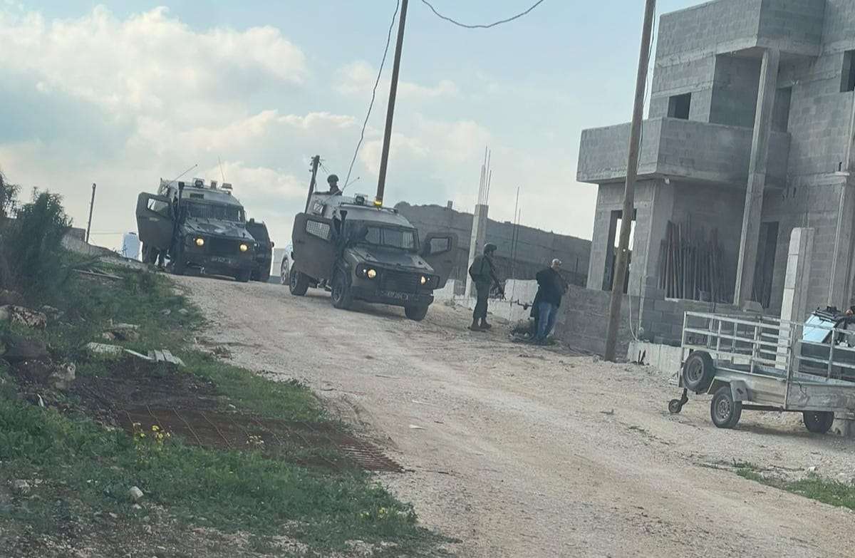 الاحتلال يصادر مضخة باطون في قراوة بني حسان