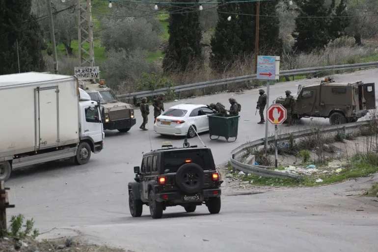 الاحتلال يعتقل 20 مواطنا ويستدعي آخرين من يطا جنوب الخليل