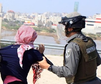 الاحتلال يعتقل فتاة من العوجا شمال اريحا