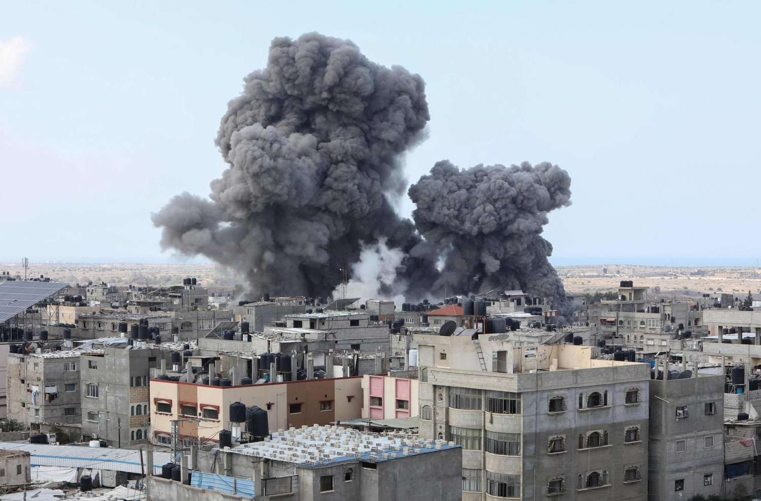شهداء وإصابات في قصف للاحتلال على أحياء مدينة غزة وخان يونس