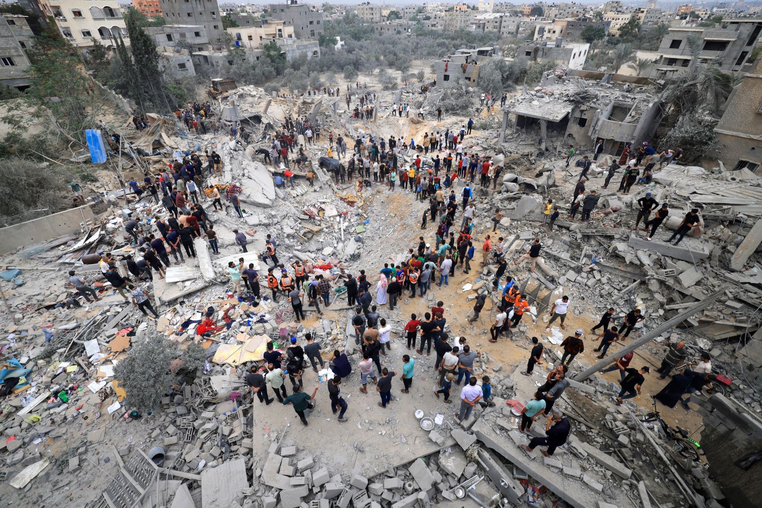 8 شهداء في قصف للاحتلال على مناطق متفرقة في دير البلح