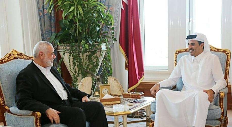 هنية يلتقي أمير قطر تميم بن حمد في قطر لبحث الاوضاع في غزة