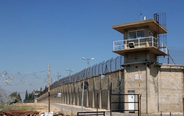 قدورة فارس: حان الوقت لتدخل دولي للكشف عن المعتقلات السرية الإسرائيلية
