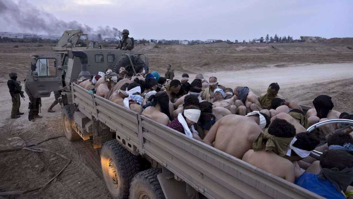هآرتس: 27 معتقلا من غزة استشهدوا في معسكرات الاحتجاز