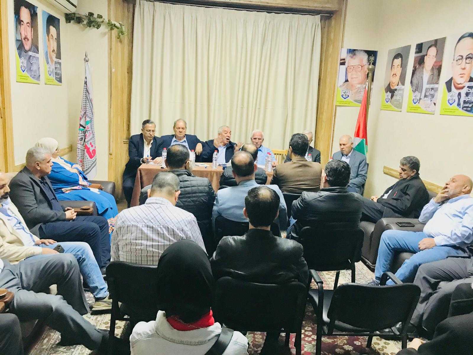 وفد من حركة فتح يعقد لقاءً مع أكاديميين وكوادر الحركة في القاهرة