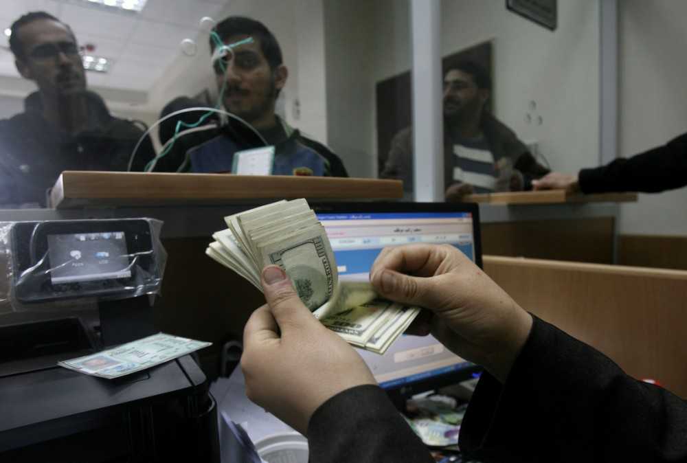 الإعلام العبري : البنوك الفلسطينية ستصبح معزولة عن العالم الاثنين المقبل