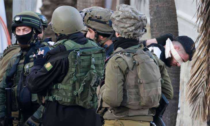 الاحتلال يعتقل ثلاثة شبان من نابلس
