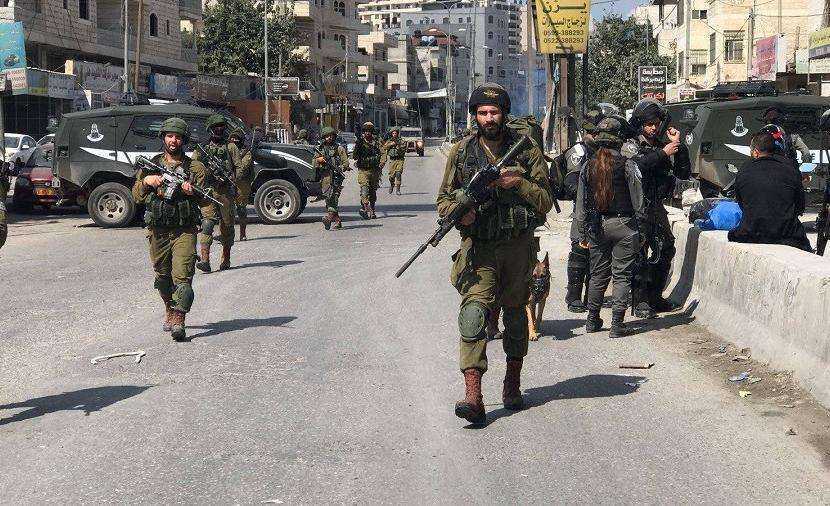 قوات الاحتلال تعتقل تسعة مواطنين من الخليل
