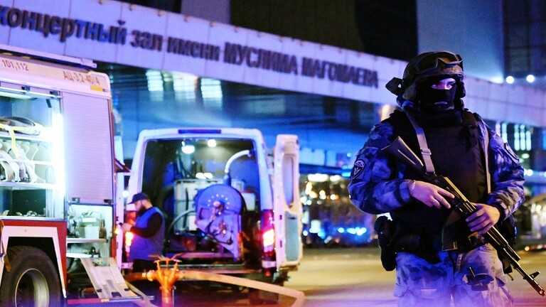 مقتل 40 شخصا وإصابة أكثر من 100 في الهجوم الإرهابي على المركز التجاري في ضواحي موسكو