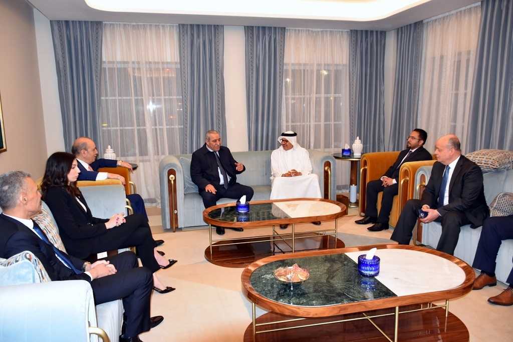 حسين الشيخ يجري جلسة تشاورية مع وزير خارجية البحرين