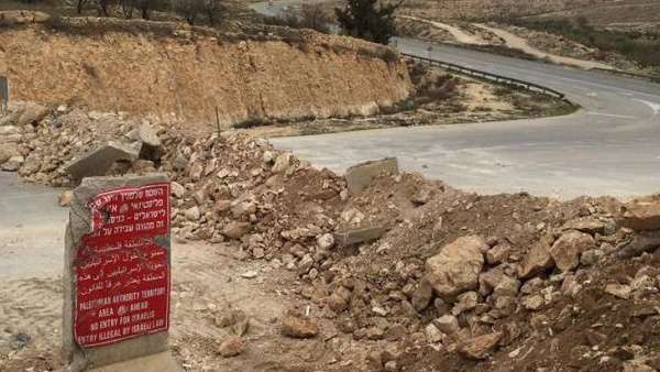 الاحتلال يغلق طريقا رئيسيا في بيت جالا غرب بيت لحم