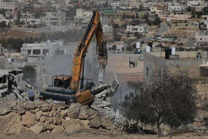 الاحتلال يهدم منزلا في منطقة التعاون العلوي في نابلس  
