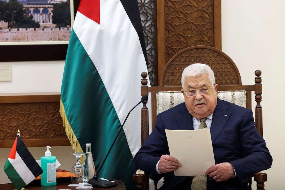 الرئيس محمود عباس يصدر مراسيم بتعيين ثلاثة محافظين في الخليل ونابلس وجنين