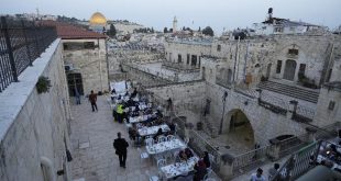 زهرة المدائن توزع طرودا غذائية على العائلات المحتاجة والايتام والمرضى بالمستشفيات في القدس