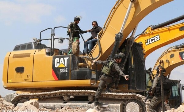 الاحتلال يستولي على جرافتين شرق رام الله