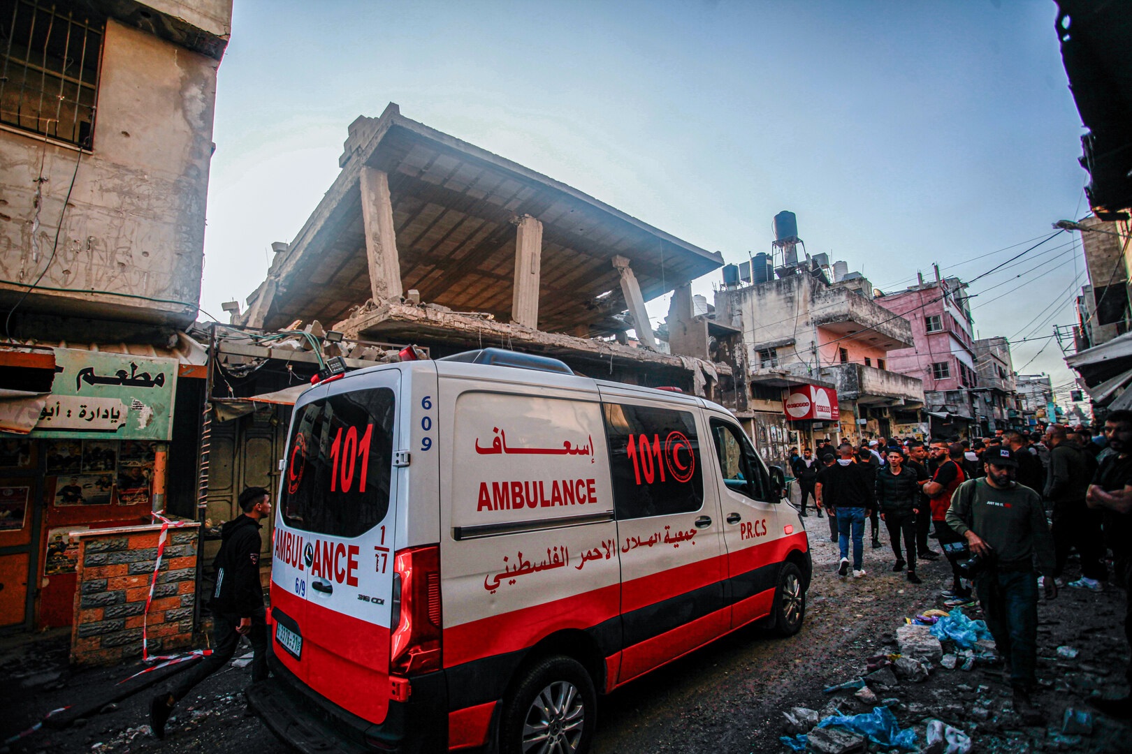 شهيد وإصابات في قصف اسرائيلي على بيت لاهيا شمال قطاع غزة