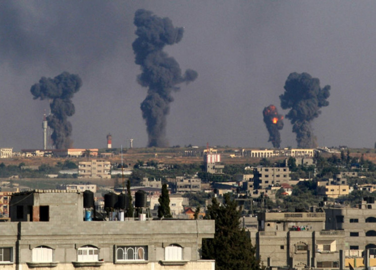 تقارير : إسرائيل قصفت مواقع هيئات إغاثة غربية رغم إخطار الجيش بها