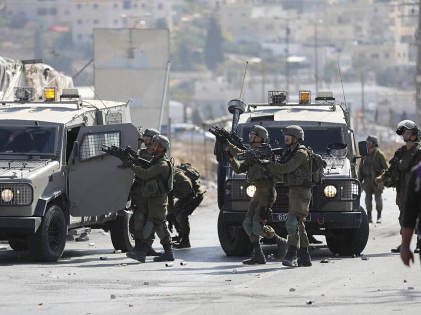 قوات الاحتلال تقتحم مدينة طولكرم وتعتقل شابا