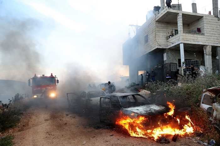 المستوطنون يواصلون احراق منازل ومركبات في المغيّر شمال رام الله