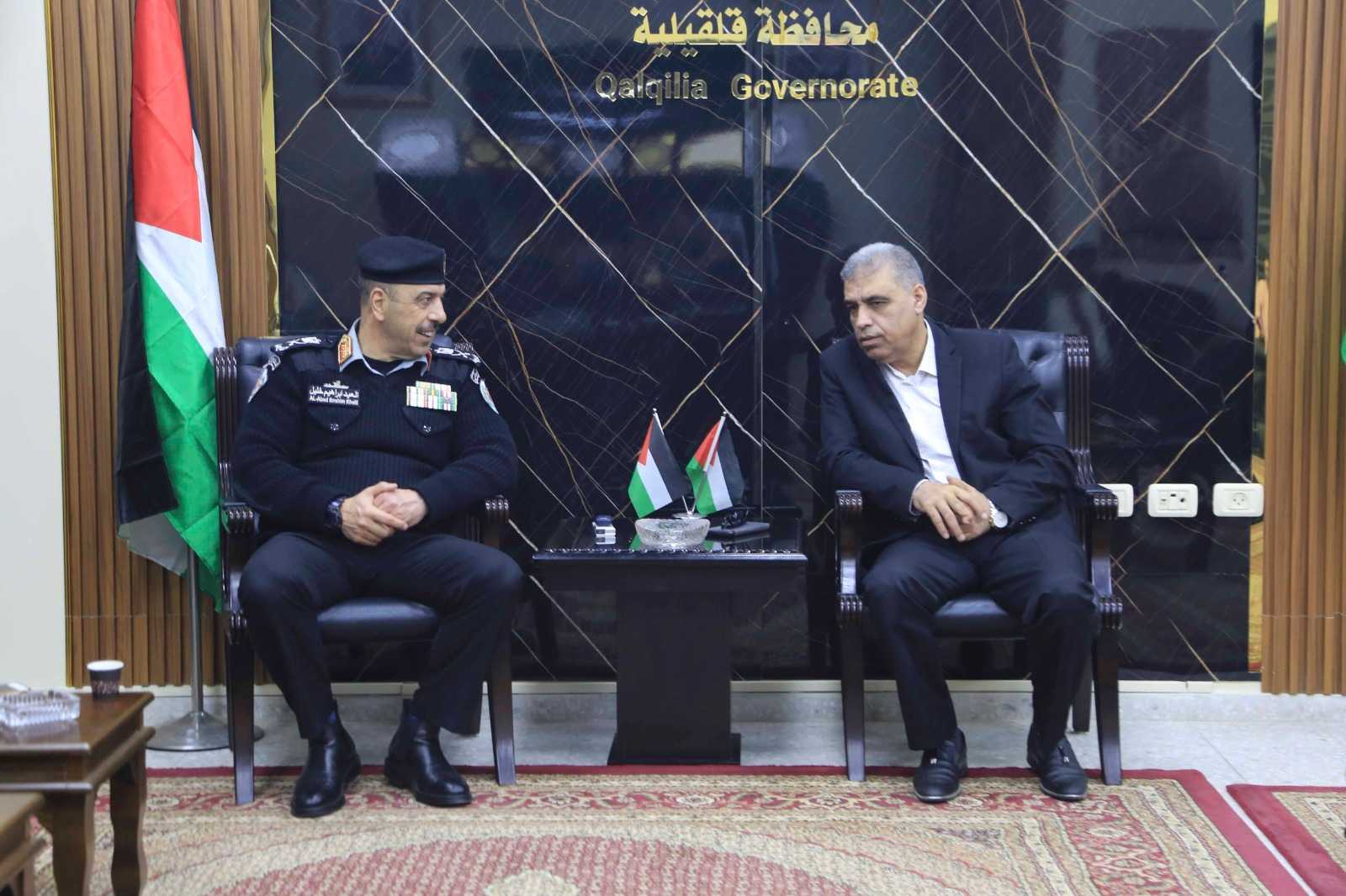 محافظ قلقيلية اللواء حسام ابو حمدة يلتقي مدير عام الدفاع المدني اللواء العبد ابراهيم خليل