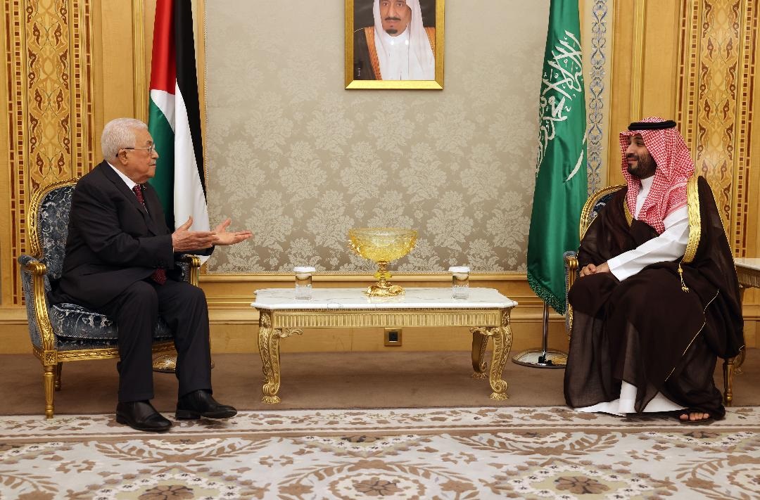الرئيس عباس يجتمع مع ولي العهد السعودي الأمير محمد بن سلمان