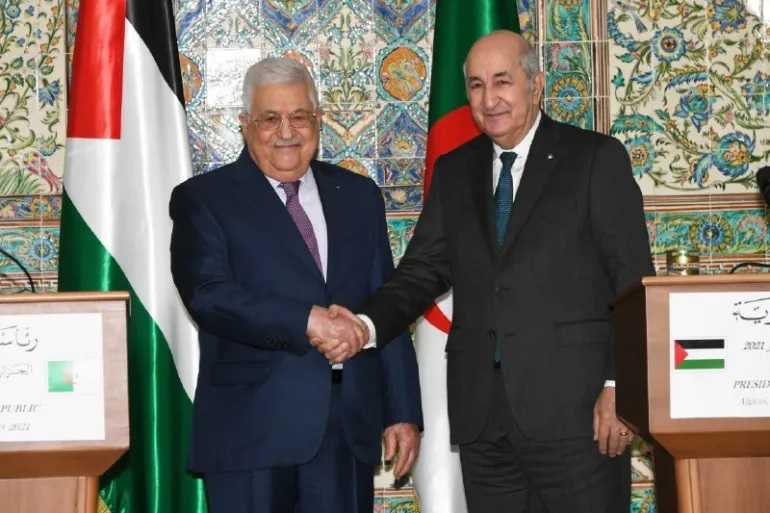 الرئيس محمود عباس يجري اتصالا هاتفيا مع نظيره الجزائري عبد المجيد تبون