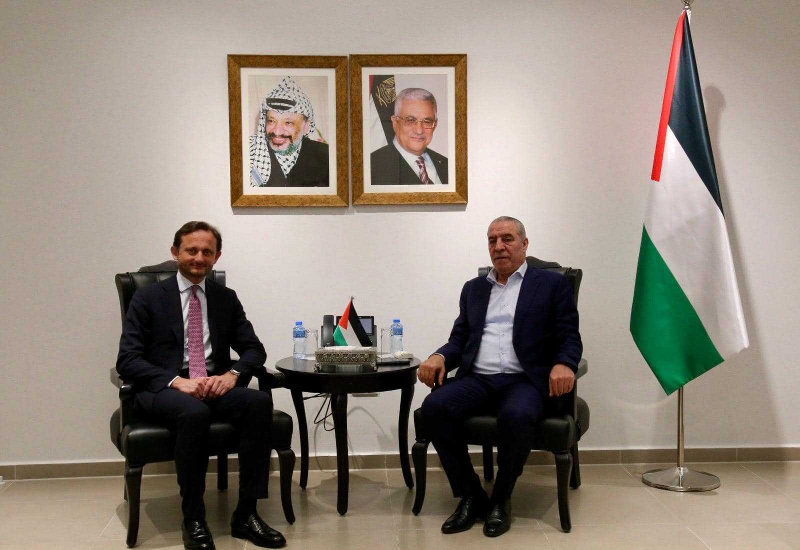 حسين الشيخ يلتقي القنصل الإيطالي العام