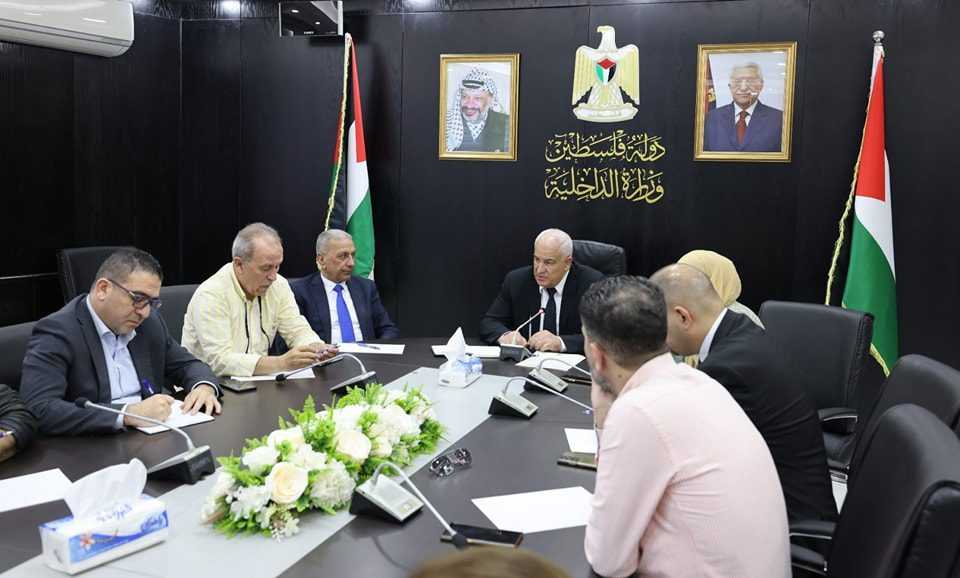 وزير الداخلية اللواء زياد هب الريح يلتقي مجموعة من رؤساء وممثلي مؤسسات المجتمع المدني