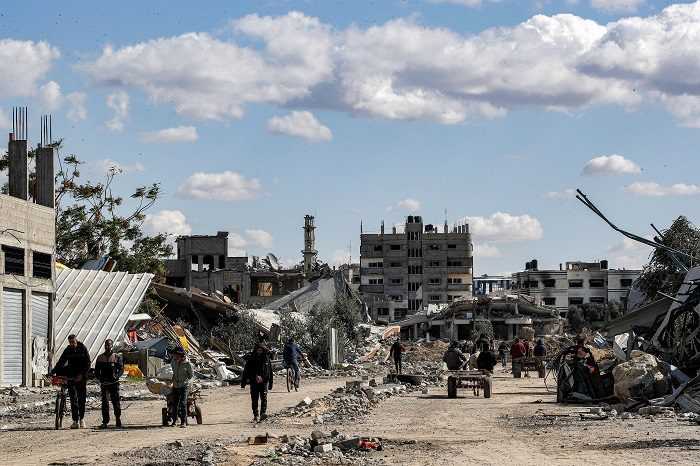 شهيدان ومصابون في قصف للاحتلال على دير البلح وسط قطاع غزة