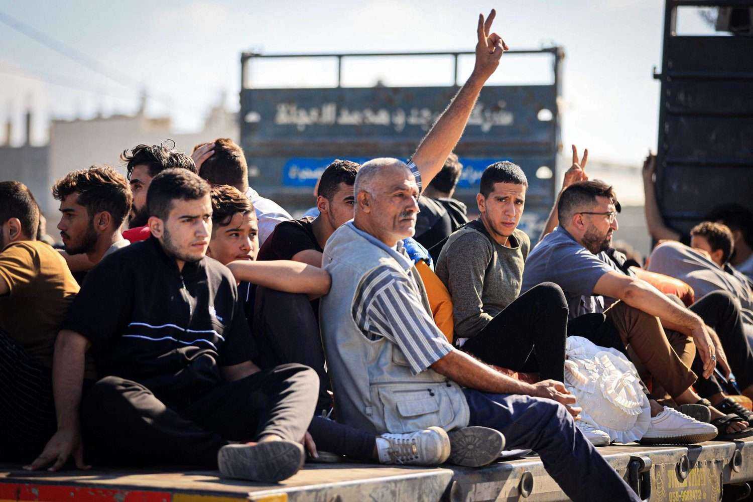 مئات النازحين يعودون لمنازلهم في غزة والشمال