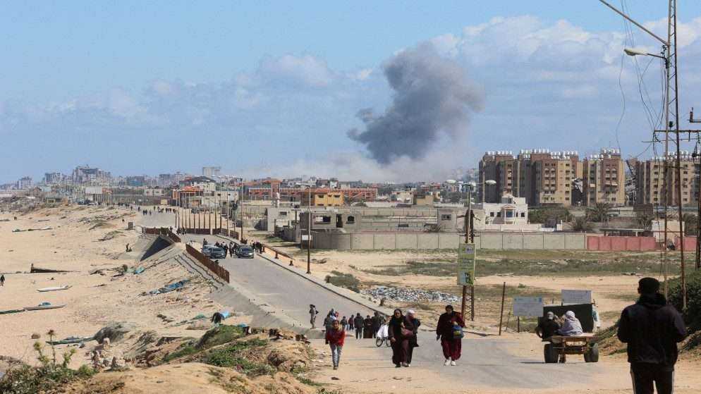 خمسة شهداء بقصف اسرائيلي استهدف نازحين على شارع الرشيد غرب غزة